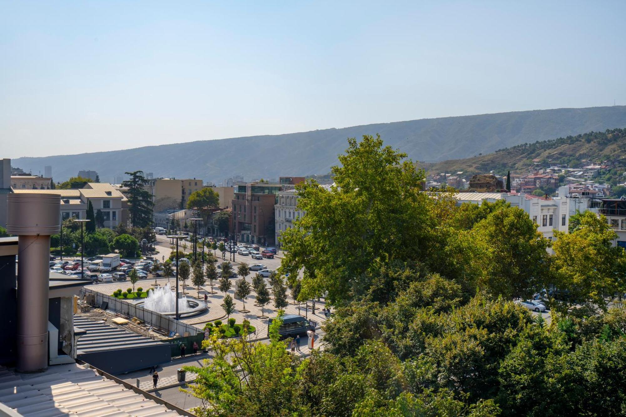 отель Piazza Тбилиси Экстерьер фото